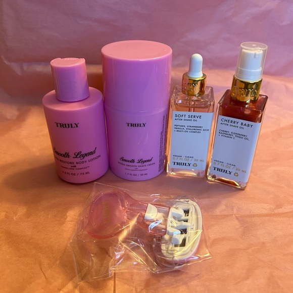 TRULY Other - TRULY Shaving Set